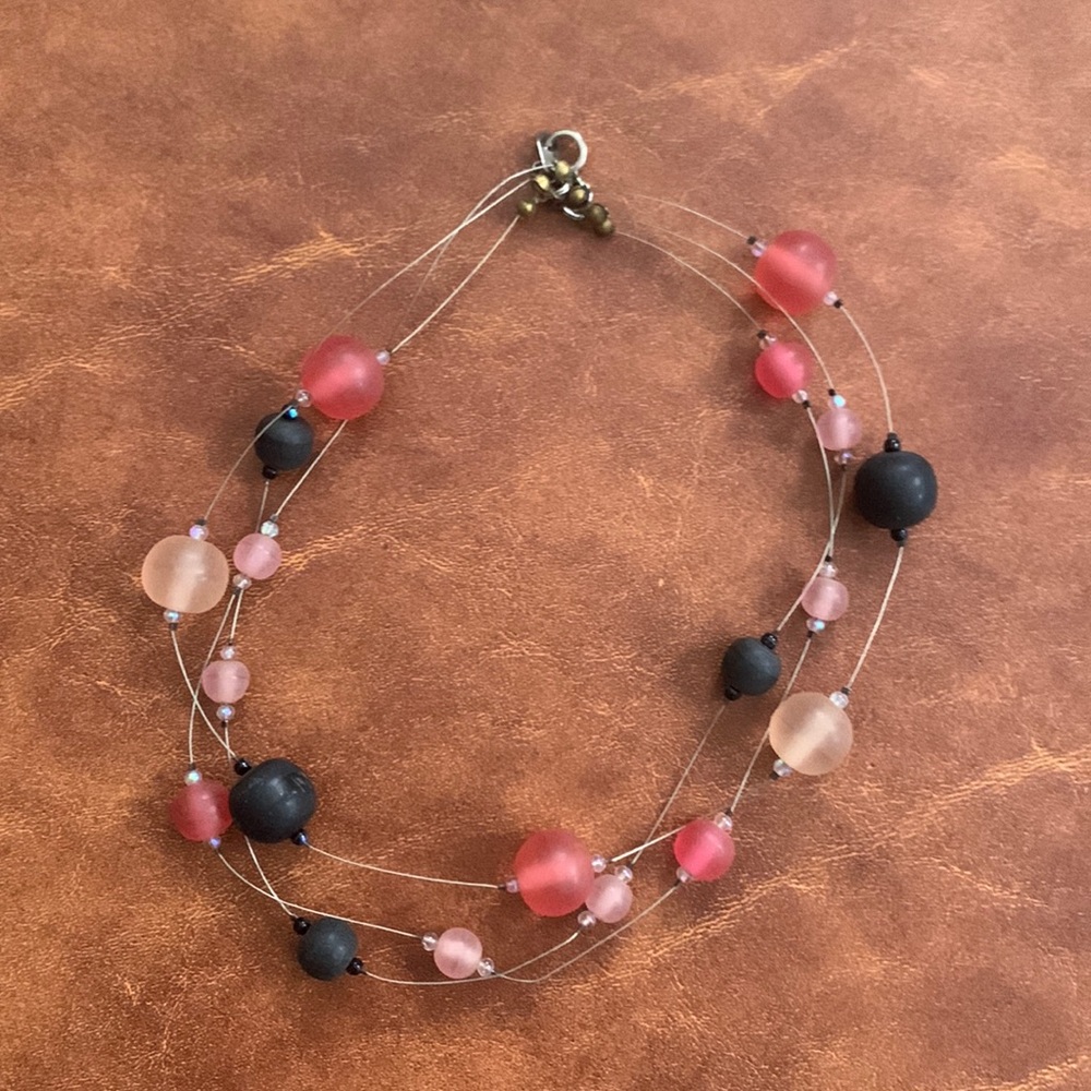 Three string strand pink and black resin different size beaded necklace